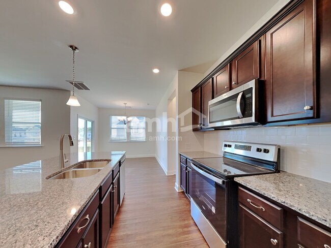 Foto del edificio - 112 Twin River Dr