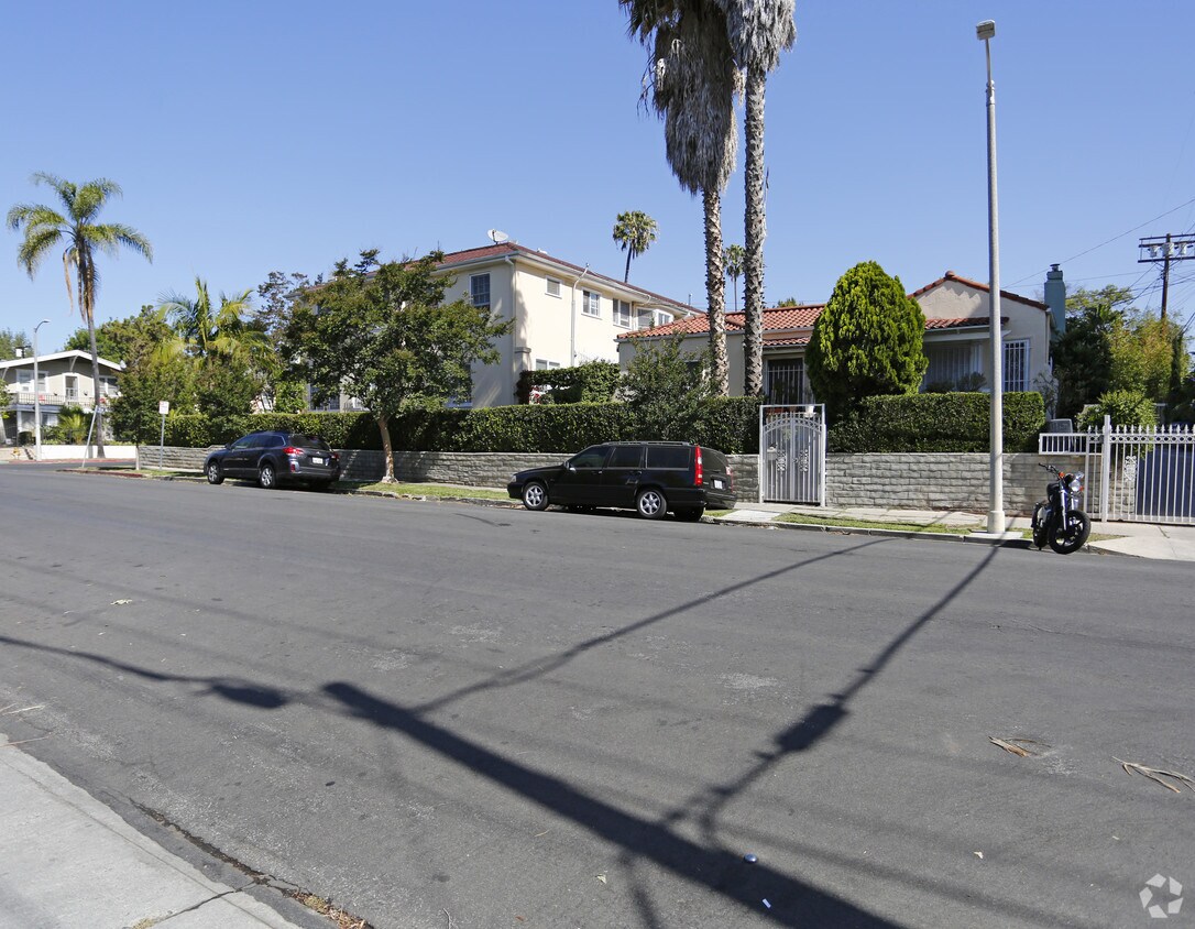 Building Photo - 452 S Van Ness Ave