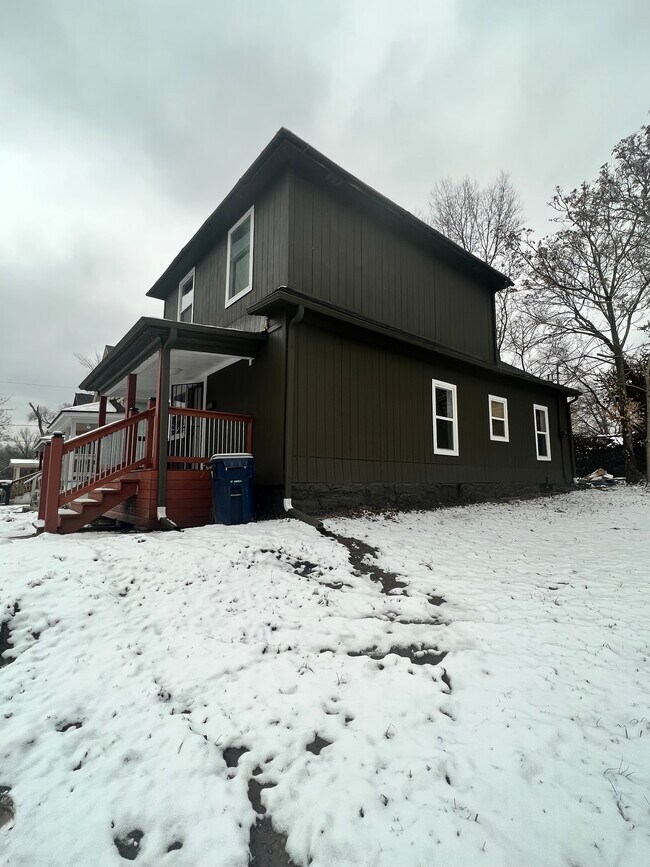 Building Photo - 3309 Moulton Ave