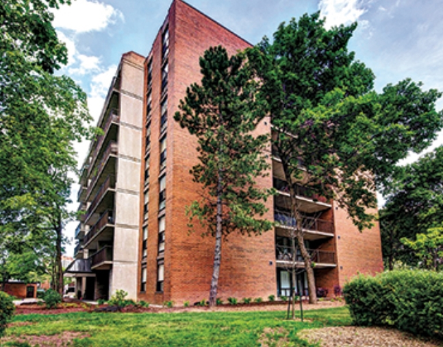 Primary Photo - Lakeshore Apartments