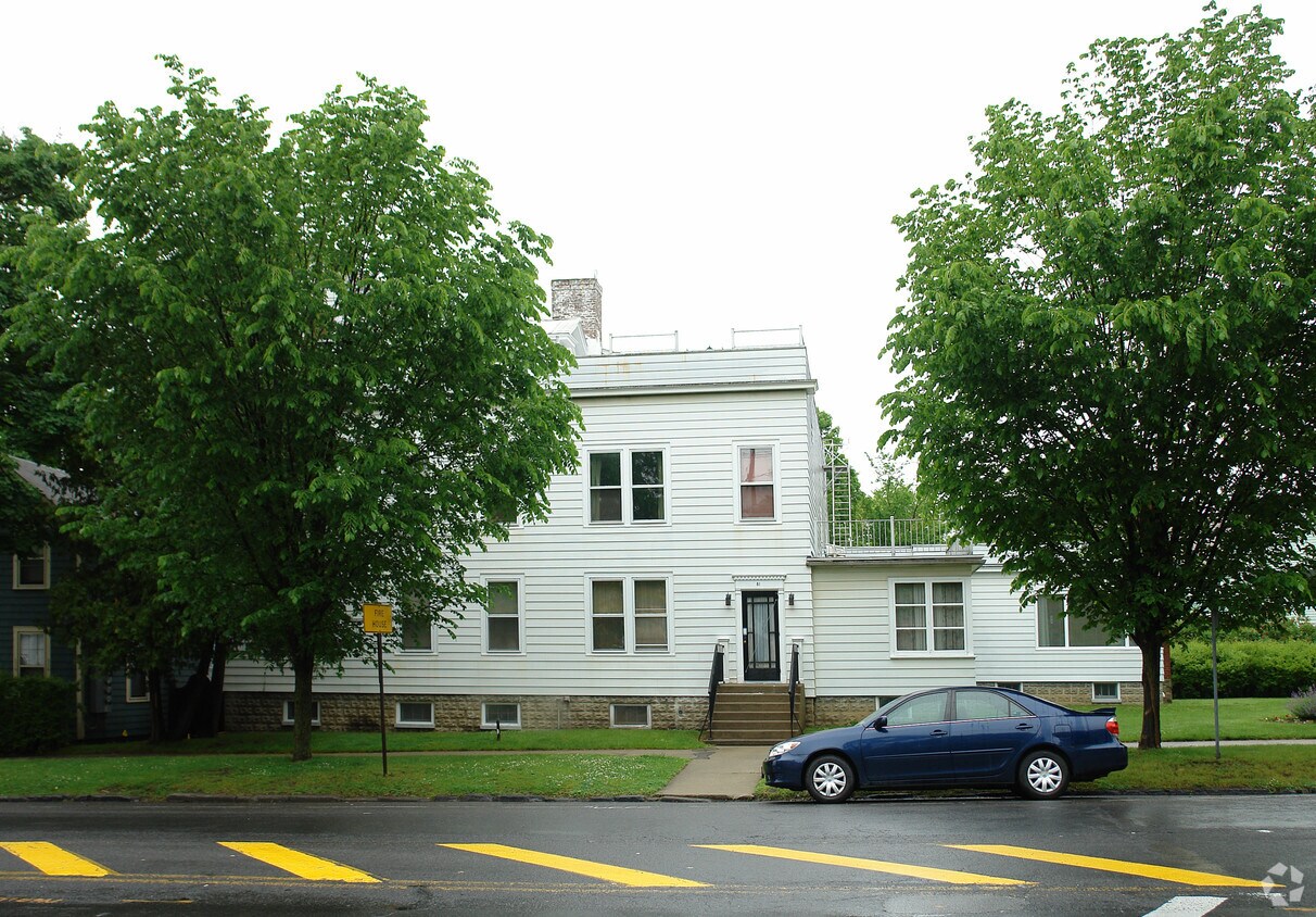 Foto principal - 81 Lake Ave