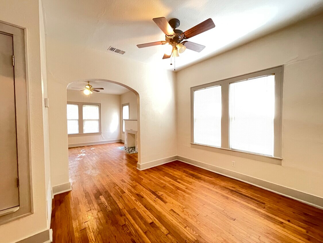 Foto principal - 713 E Elmira St