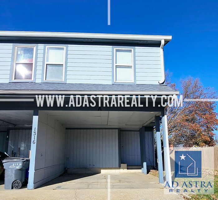 Foto principal - Nice 3 bed 1.5 bath townhouse in Olathe-Co...