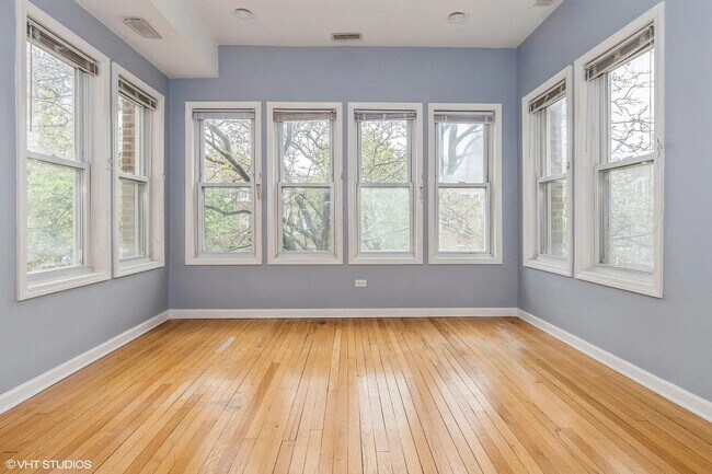 Foto del edificio - 6239 N Claremont Ave