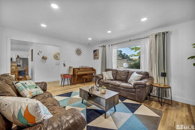 Foto del edificio - 405 Gregory Way