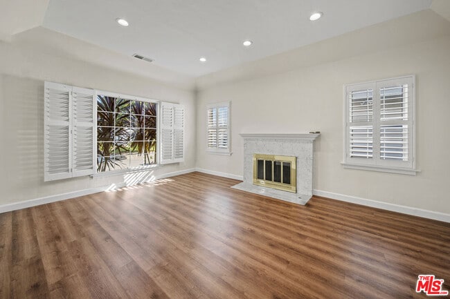 Building Photo - 1453 S Durango Ave