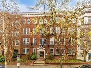 Building Photo - 1869 Mintwood Pl NW