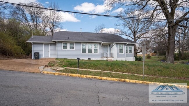 Building Photo - 901 Hermitage Dr