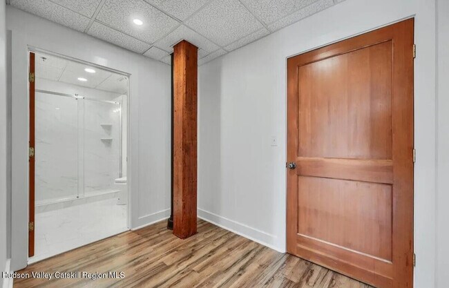 Foto del edificio - 15 Railroad Ave