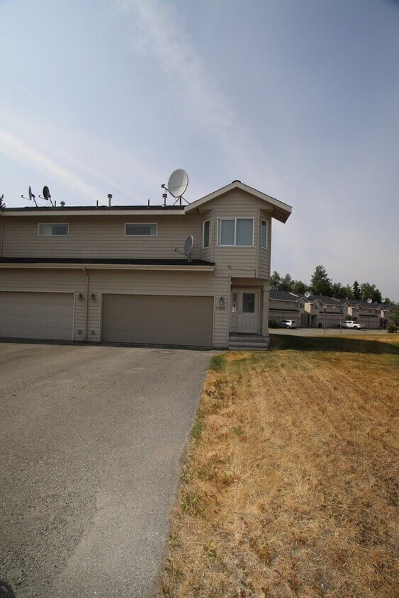 Foto principal - 3 Bedroom Eagle River Townhouse!