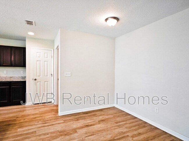 Building Photo - 9027 Dandy Ave