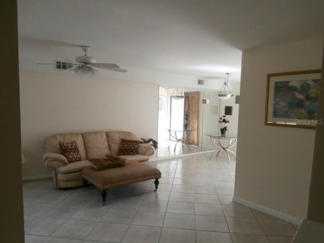Building Photo - 2/2 Townhome UCF area