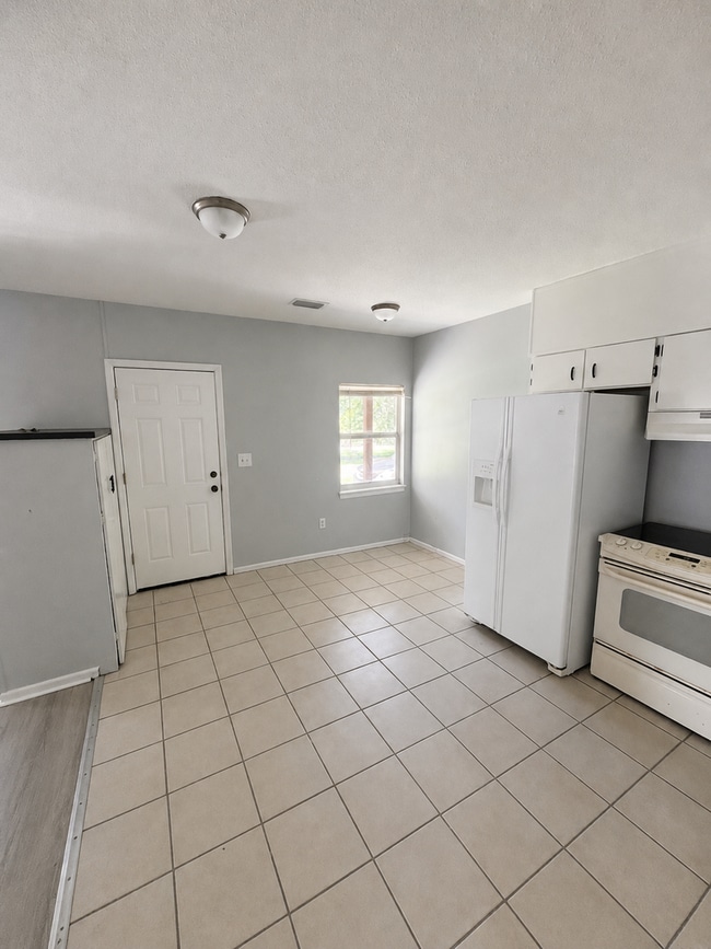 Building Photo - 1BR/1BA Dade City Duplex Near the Withlacoochee River