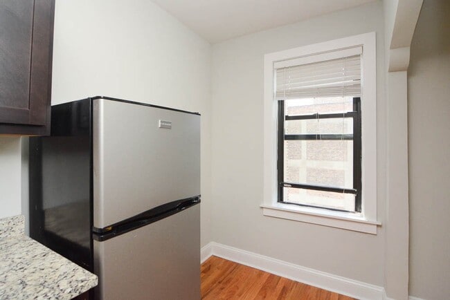 Building Photo - 617 W Patterson Ave
