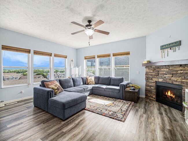 Foto del edificio - 1.5 story in Ashford Hollow