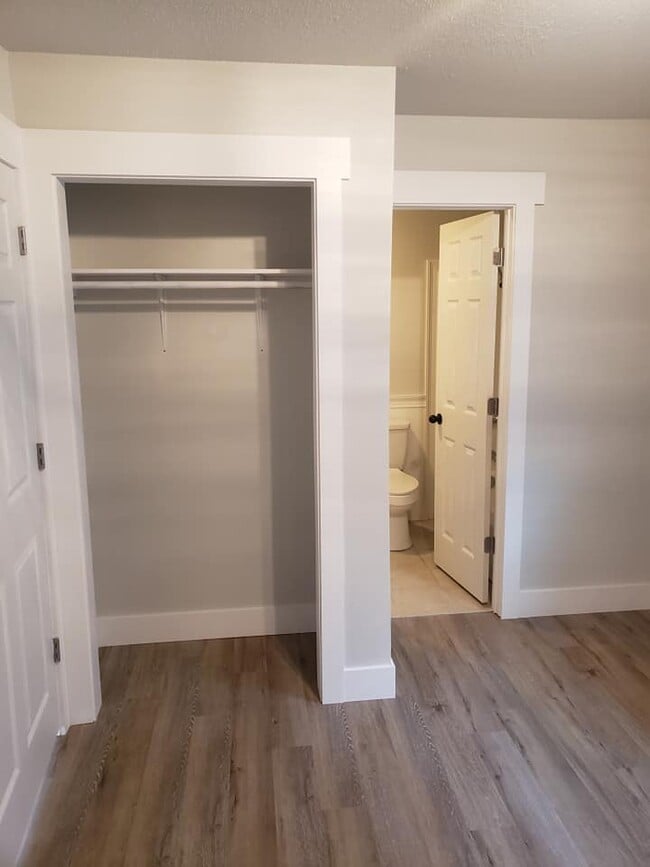Building Photo - 5094 J E L Drive