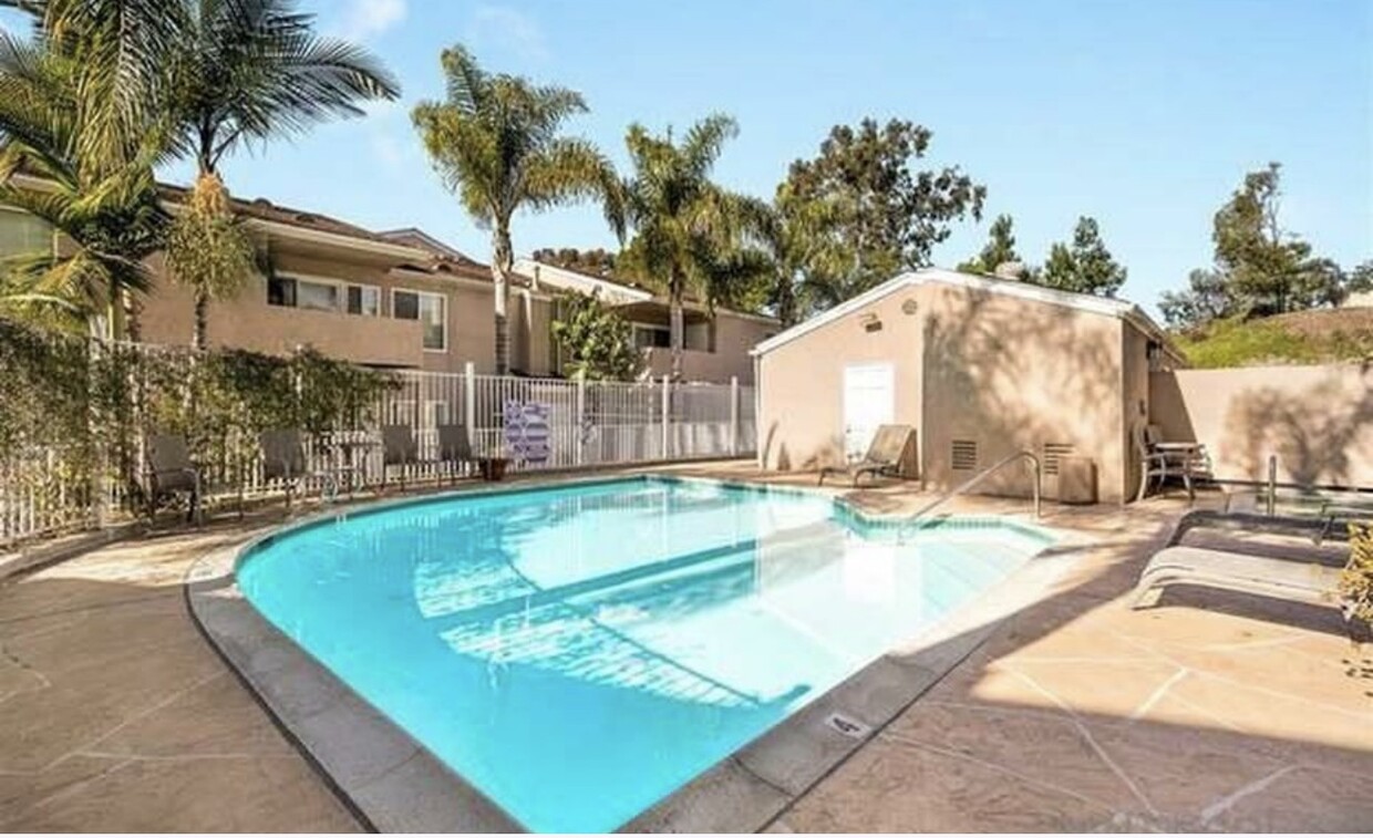 Pool and hot tub - 10056 Maya Linda Rd