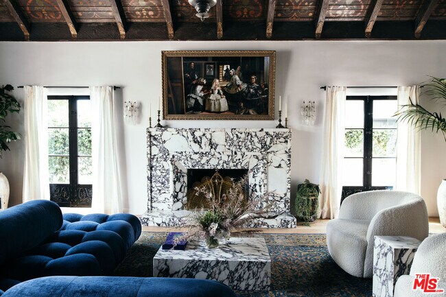 Foto del edificio - 10749 Weyburn Ave