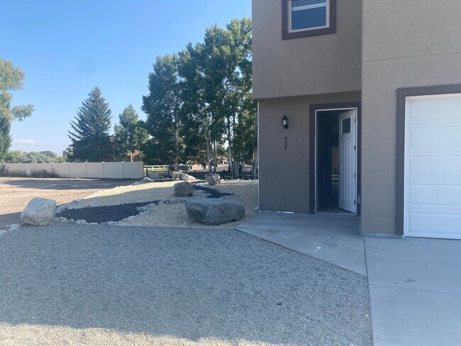 Building Photo - 928 Douglas Dr