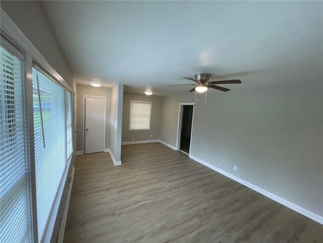 Foto del edificio - 4555 Hillpine Rd