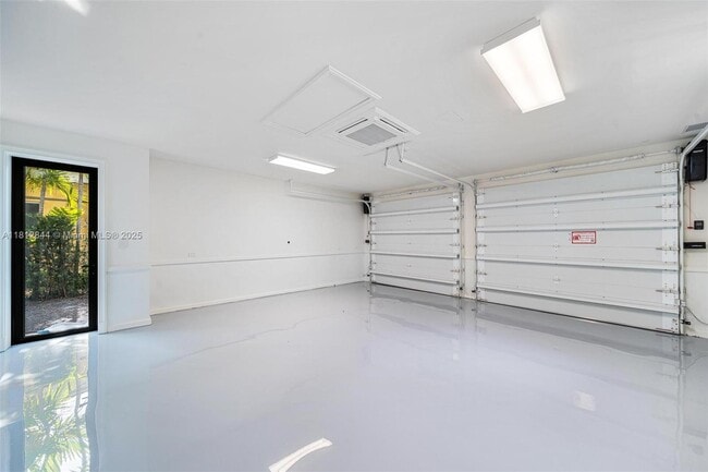 Building Photo - 10241 E Broadview Dr