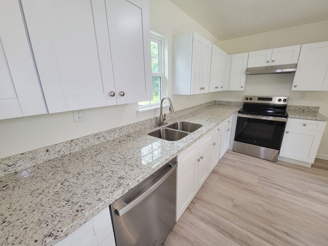 Building Photo - REMODELED 4 BEDROOM 2 BATH LEASE HOME IN A...
