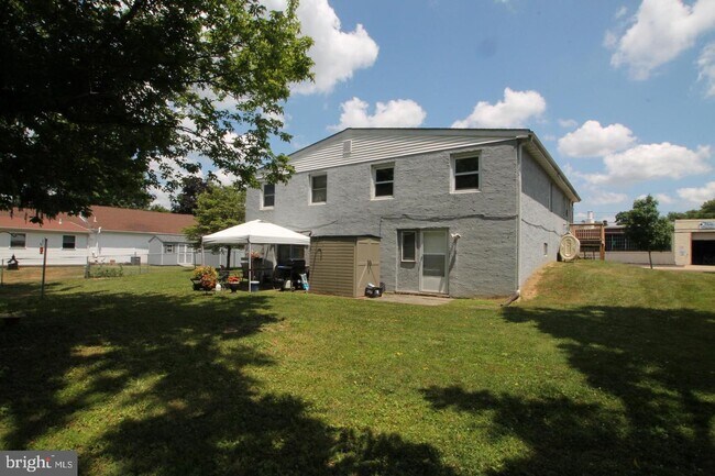 Building Photo - 564 Hulmeville Ave