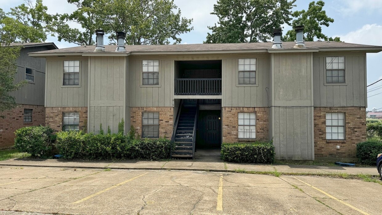 Primary Photo - 819 Downing Pines Rd