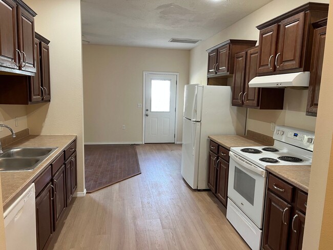 Building Photo - 1138 N Sherman Ave