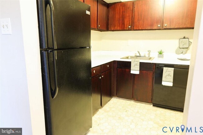Foto del edificio - 3221 Hunters Mill Dr