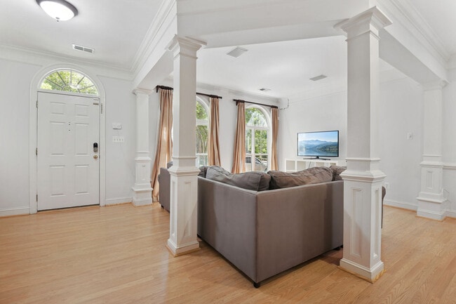 Photo - 557 Longhorn Crescent Townhome