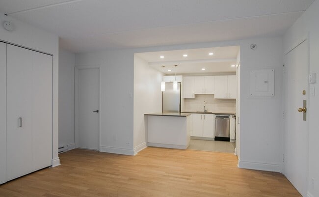 Building Photo - 1550 Avenue Filion