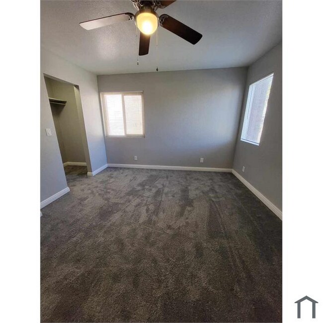 Foto del edificio - 1407 N Broadway