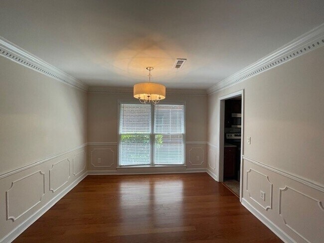 Building Photo - PRICE REDUCTION!!  LYONS CROSSING VILLAS.....