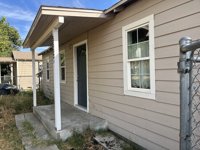 Foto del edificio - 5553 Feather River Blvd