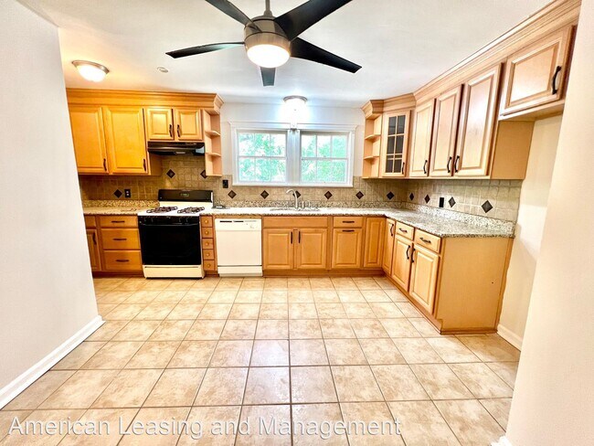 Foto del edificio - 3 br, 1 bath House - 2494 West Lucas