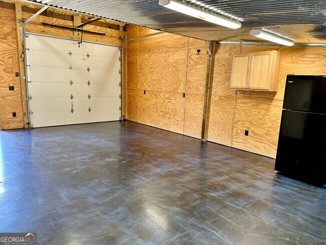 Building Photo - 315 Pinehill Rd