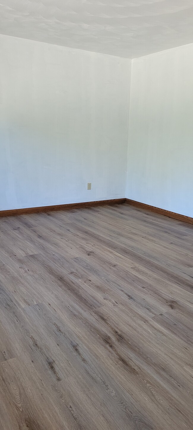 LIVING ROOM - 4518 Zuck Rd