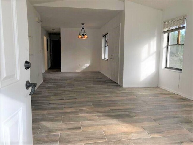 Foto del edificio - 43 SW 8th Ave
