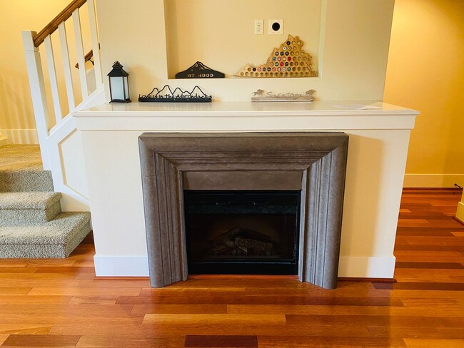 Foto del edificio - Incredible Custom Townhome