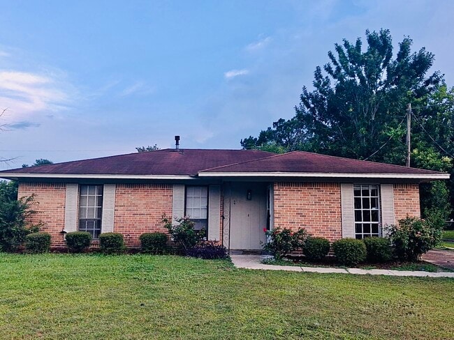 Building Photo - 3268 Raintree Dr