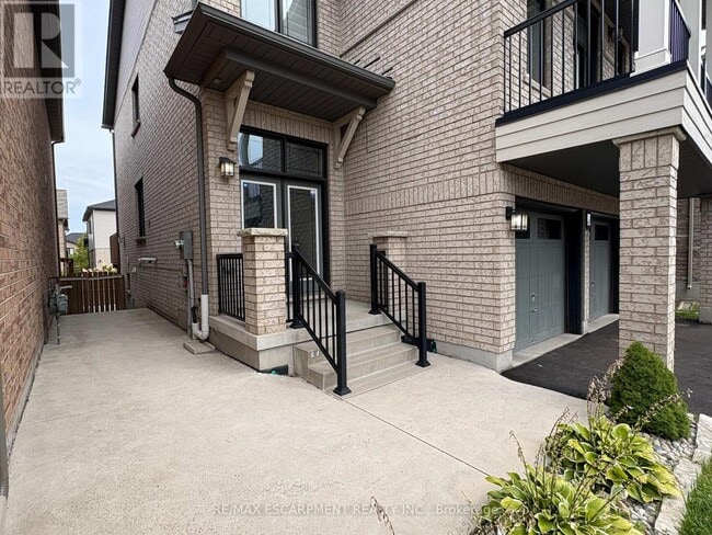 Building Photo - 39 W Glen Ave