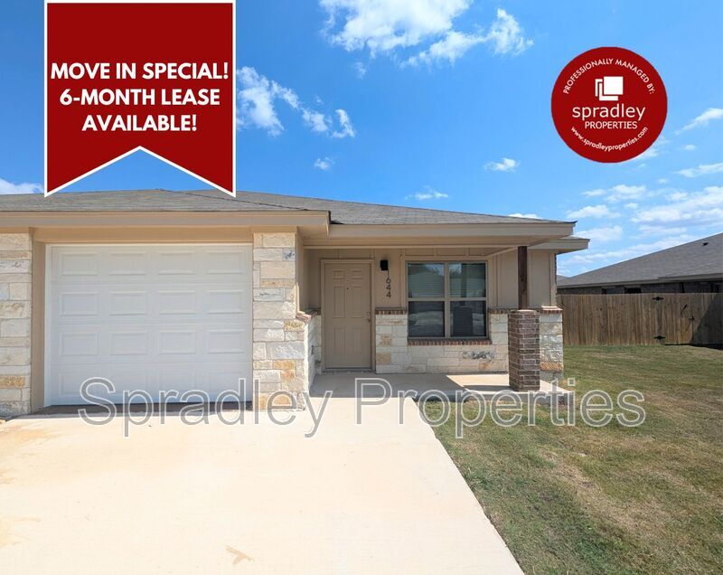 Foto principal - 1644 Sabine Rd