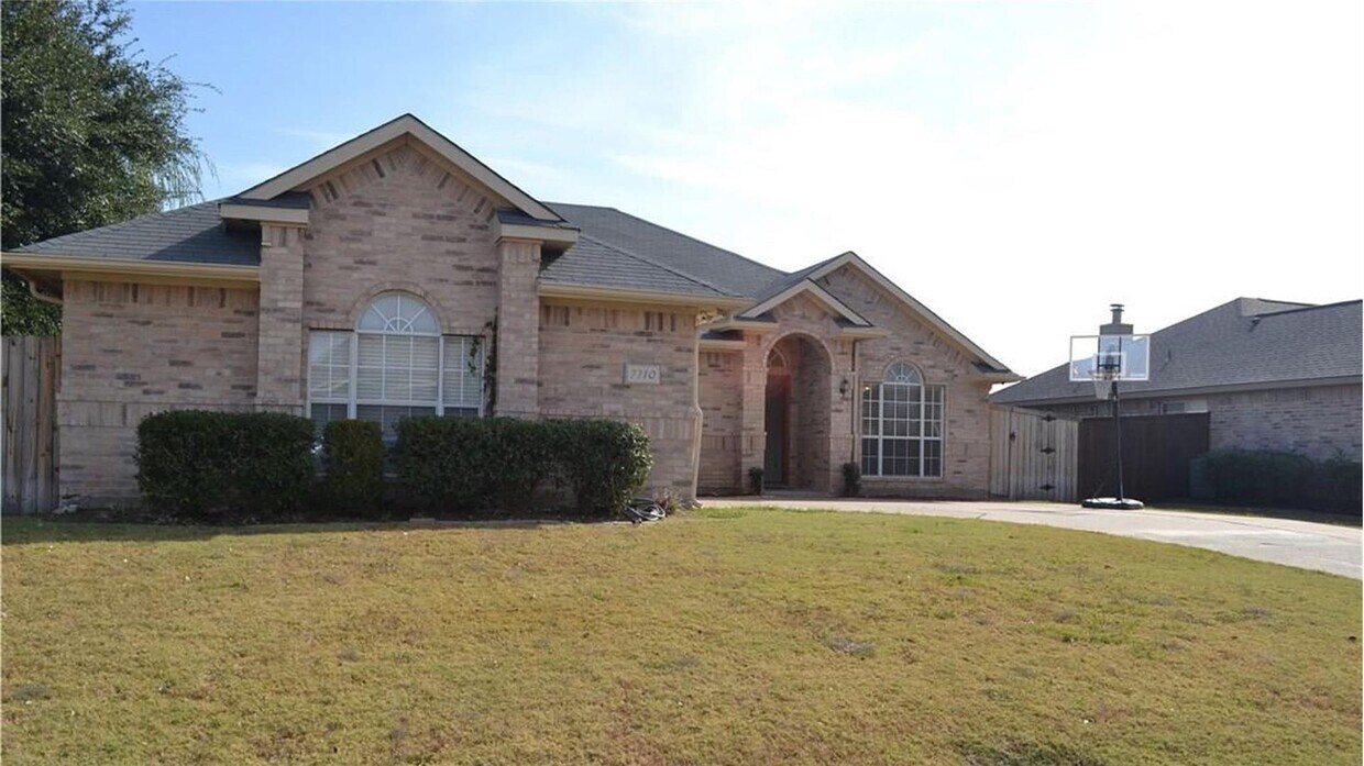 Primary Photo - 7110 Creekstone