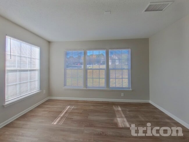 Building Photo - 8605 Appledale Dr