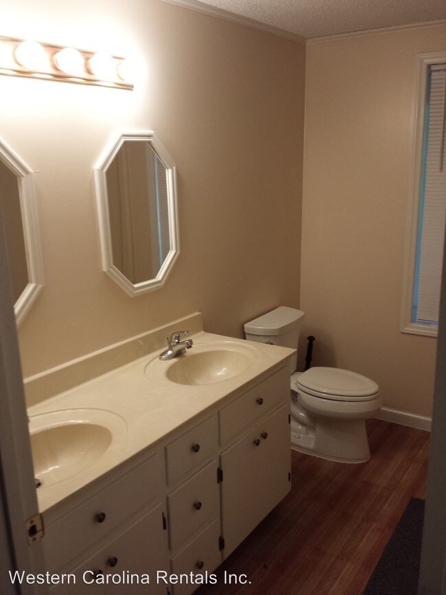 Foto del edificio - 183 Tulip Dr