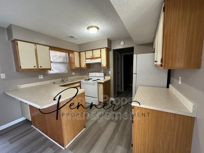 Building Photo - 3611 SW McDanial Ave