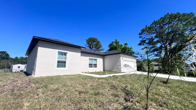 Foto del edificio - BEAUTIFUL 3 BD/2BA Home in Palm Bay!