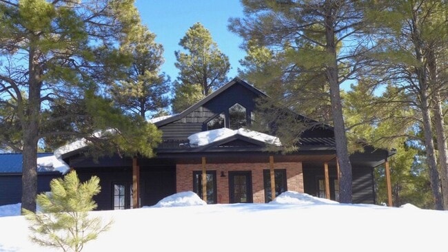 Building Photo - 42 Lake Forest Cir