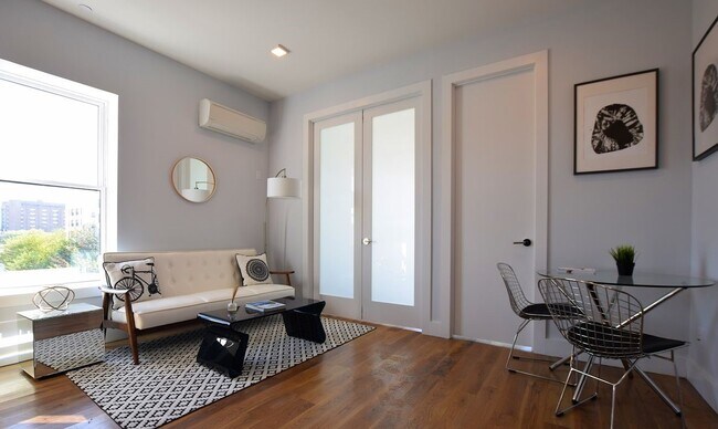 Foto del edificio - 668 Rutland Rd